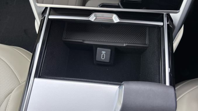 Land Rover Range Rover 3.0 D300 Edition 4dr Auto Diesel Estate - Image 38